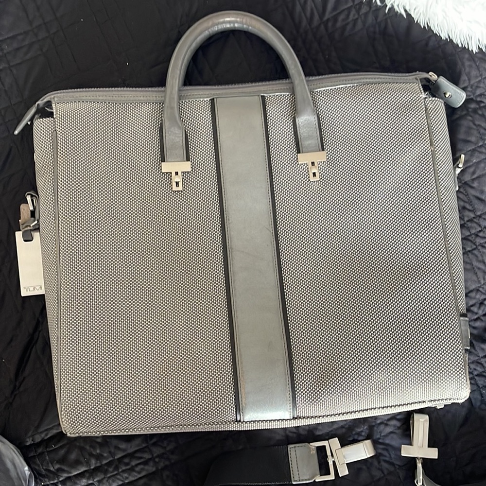 TUMI Slim Laptop Bag Case Briefcase 13 inch Gray / Silver Excellent Condition - Picture 4 of 6